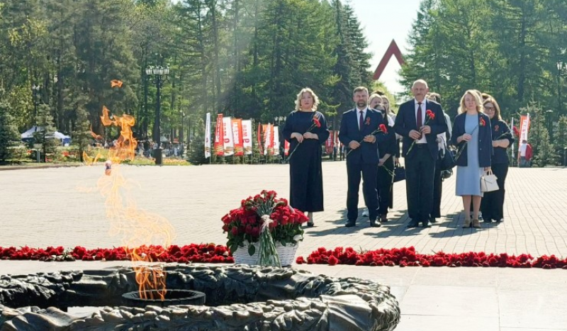 Руководство и сотрудники «Башэлектросбыт» совместно с молодежным активом компании почтили память героев Великой Отечественной войны